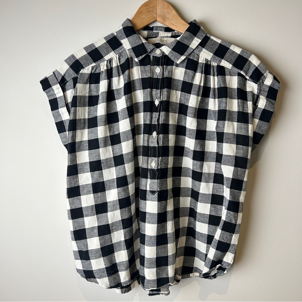 Black and White Checkered Wonen’s Button Down Cap Sleeve Shirt Medium Petite